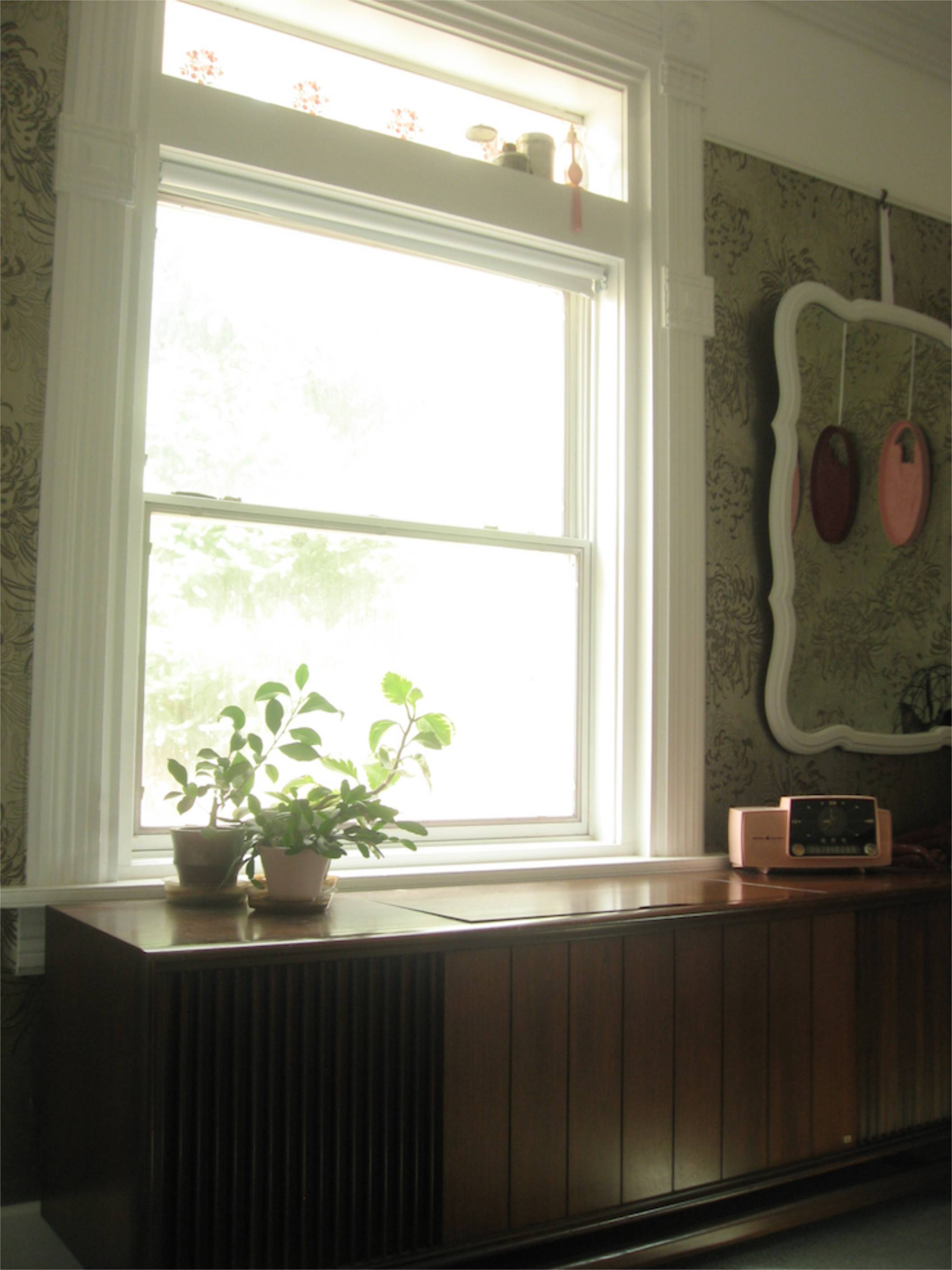 wallpaper transom window four poster bedroom